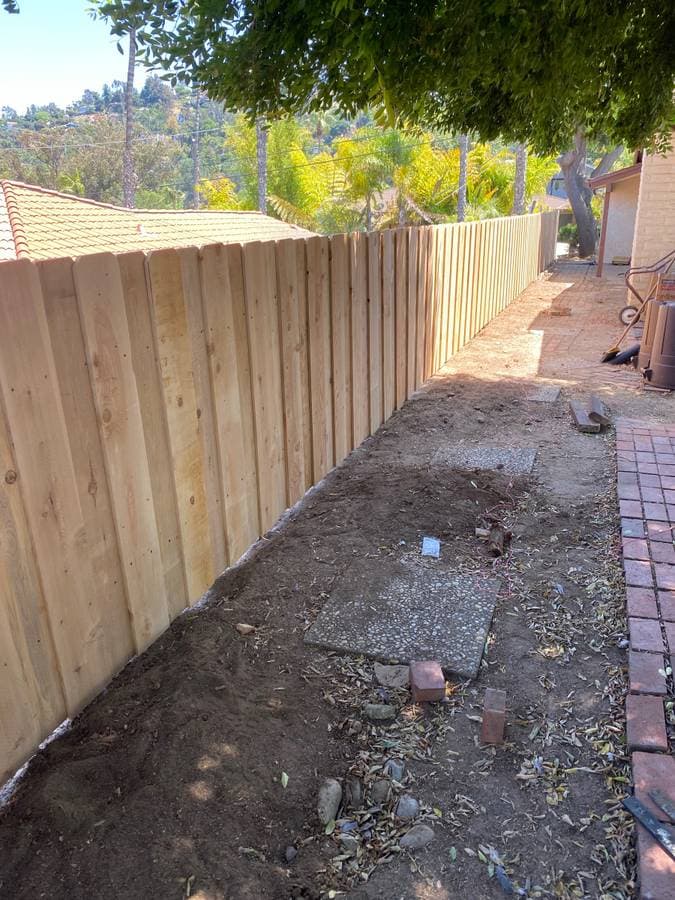 picture of a newly remodeled and installed wood fence